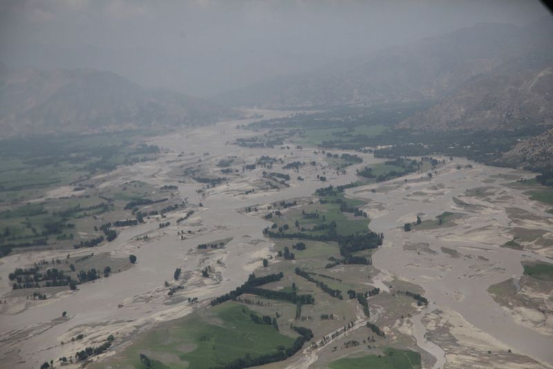 1024px-2010_Pakistan_floods_-_aerial_view_near_Ghazi