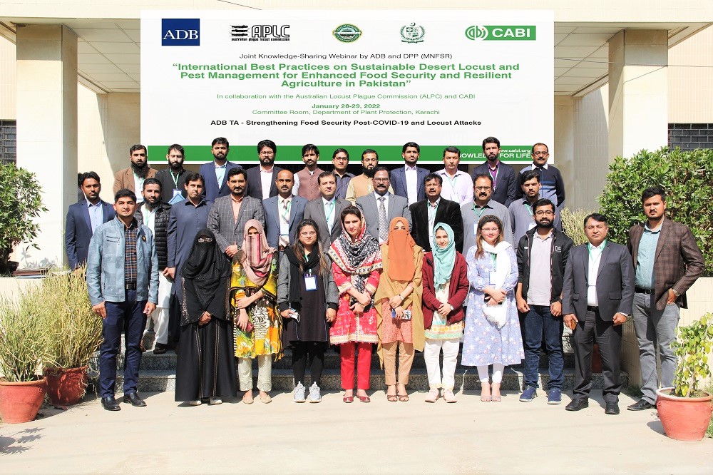 Group-photo-of-the-participants-at-DPP-office-Karachi