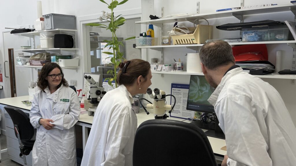Baroness Hayman (Biosecurity Minister, DEFRA) gets the chance to learn about management of an invasives species water weed, Azolla, with CABI’s Corin Pratt  (credit: CABI)