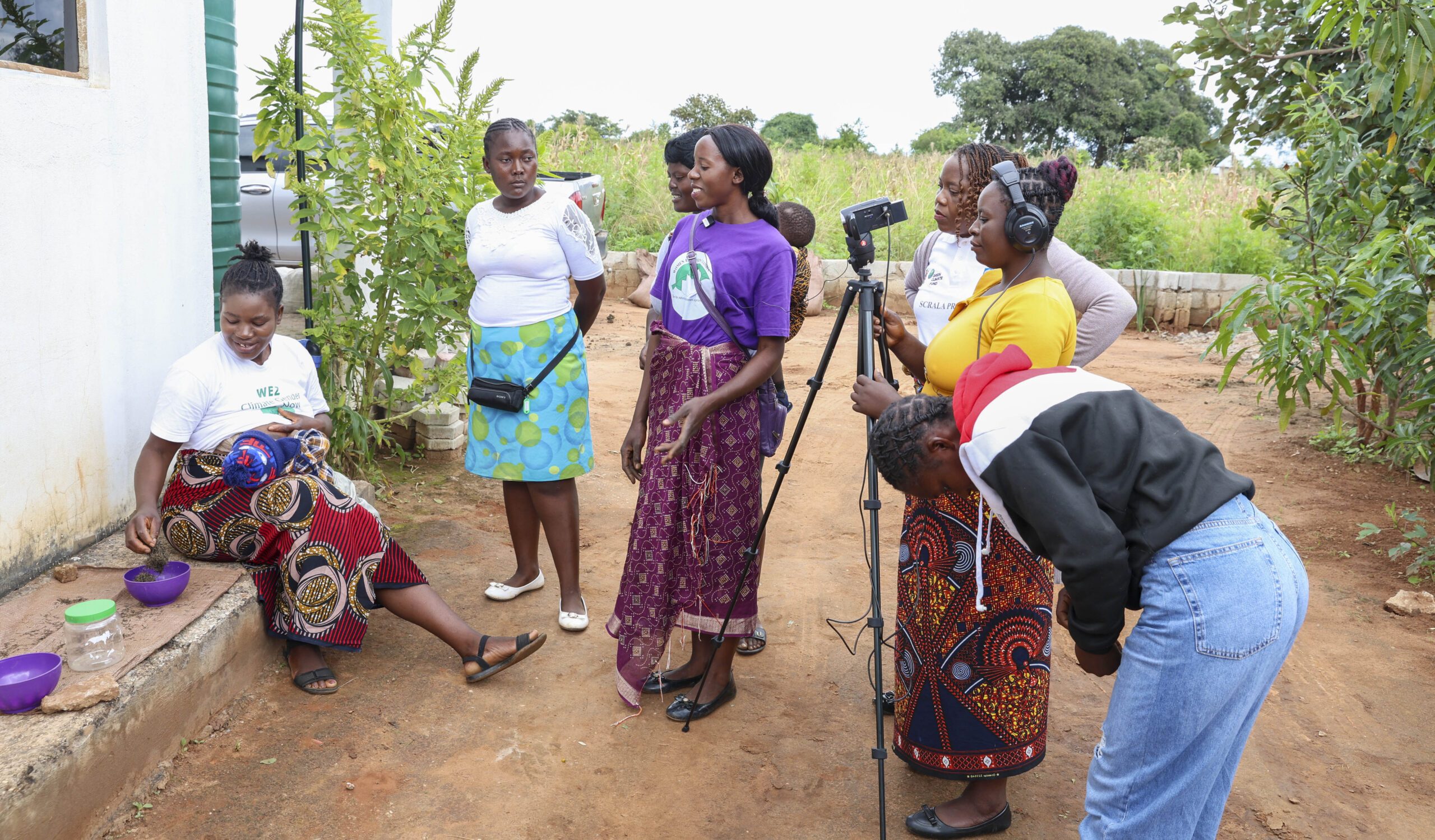 Women farmers in Zambia filming. Credit: CABI