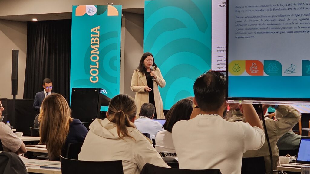 The Viceminister presenting the Colombia National Bioinputs programme during the III Pan-American Forum of Bioinputs