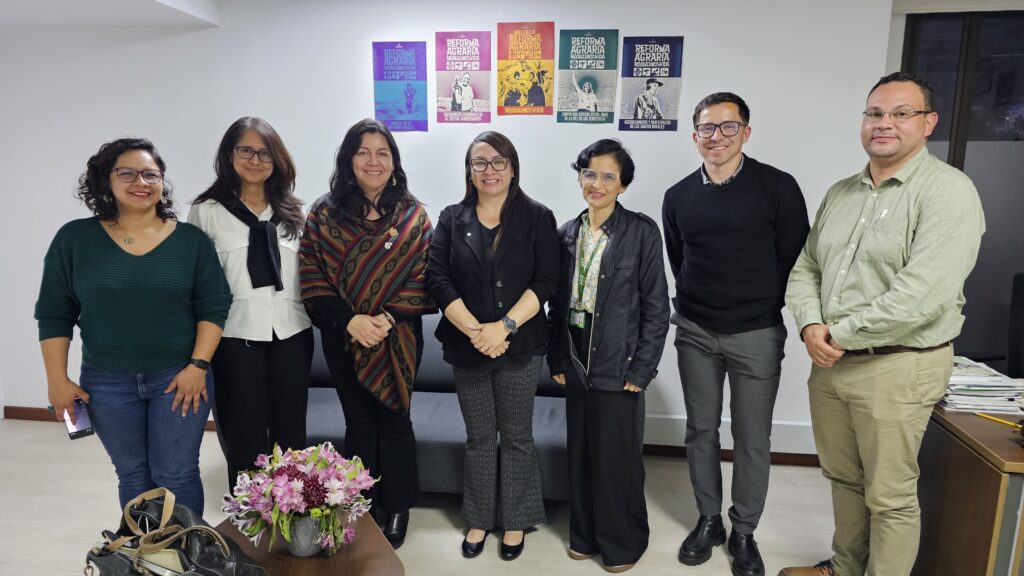 Dr Yelitza Colmenarez, CABI, with the Vice-Minister of Agricultural Affairs, Mrs Geidy Xiomara Ortega Trujillo, and Ministry of Agriculture and ICA specialists.